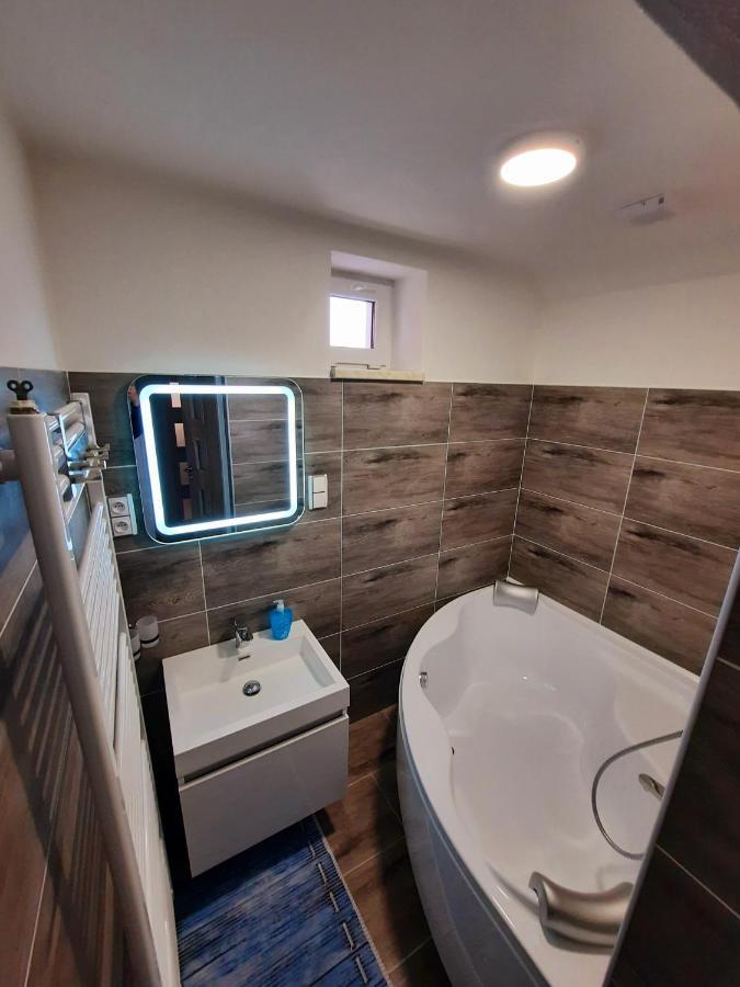 Apartman Sen Petrov Exteriör bild
