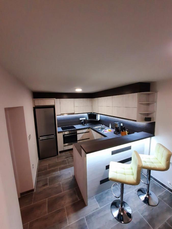 Apartman Sen Petrov Exteriör bild